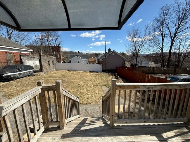 Building Photo - 44 Linden St