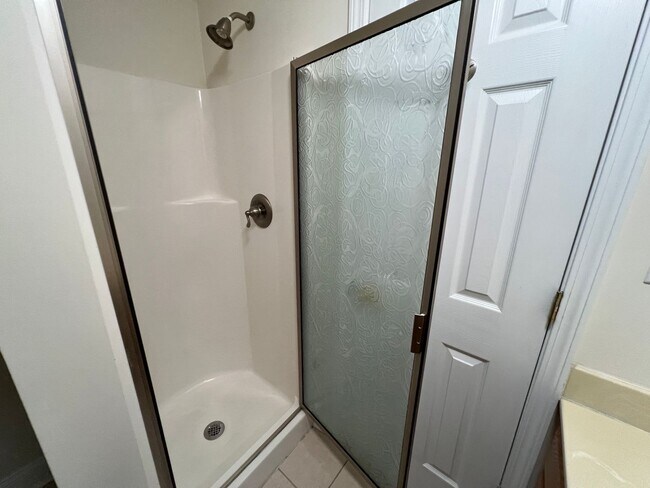 Building Photo - 154 Regency Dr