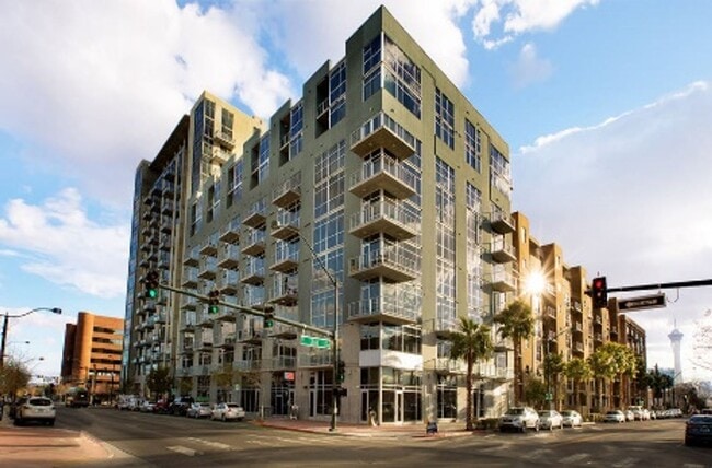 Building Photo - 353 E Bonneville Ave