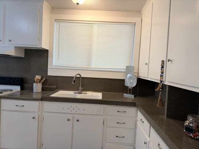 Building Photo - 3918 Harris Dr