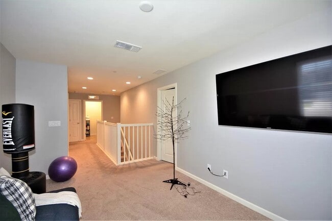 Building Photo - 6856 E Geary St