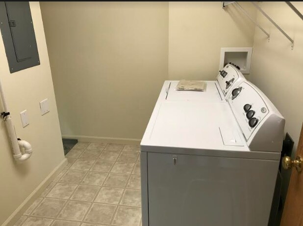 Building Photo - 465 Kings Rd