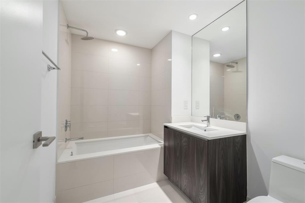 Building Photo - 3131 NE 7th Ave