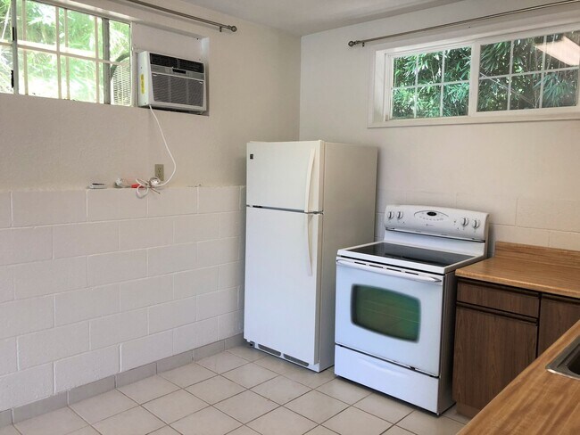 Building Photo - Highly Desirable Dowsett - Studio