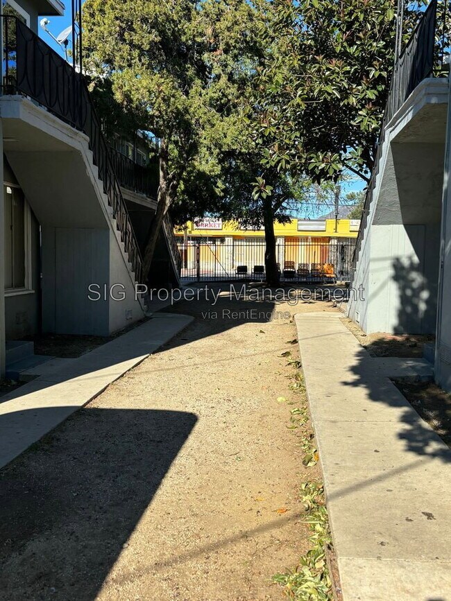 Building Photo - 13226 Maclay St