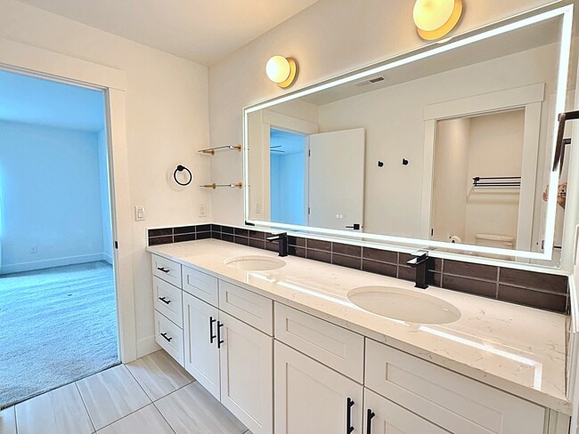 Building Photo - 4209 SE 80th Ave