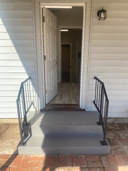 Building Photo - 6606 NW 33rd St