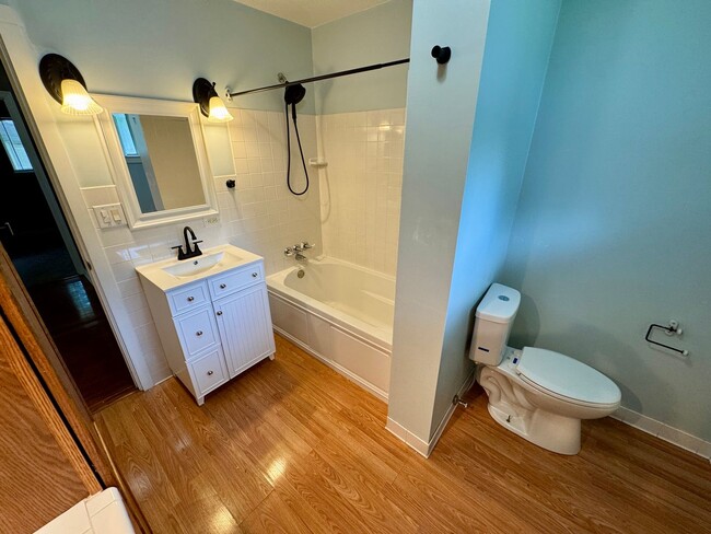 Building Photo - 3 Bedroom- Upper Arlington area