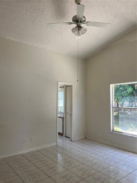 Building Photo - 2131 Rj Cir