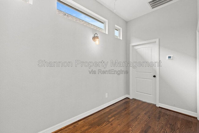 Building Photo - 5936 Kiam St