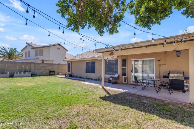 Building Photo - 1114 E Artesian Way