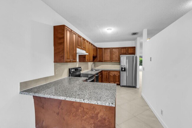 Building Photo - 6813 Via Regina