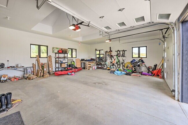 Building Photo - 30610 Boot Ct