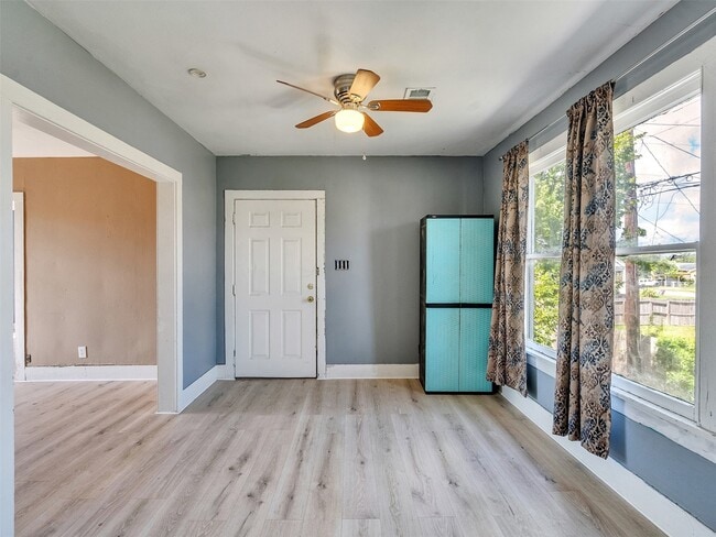 Building Photo - 5224 Bernardo De Galvez Ave