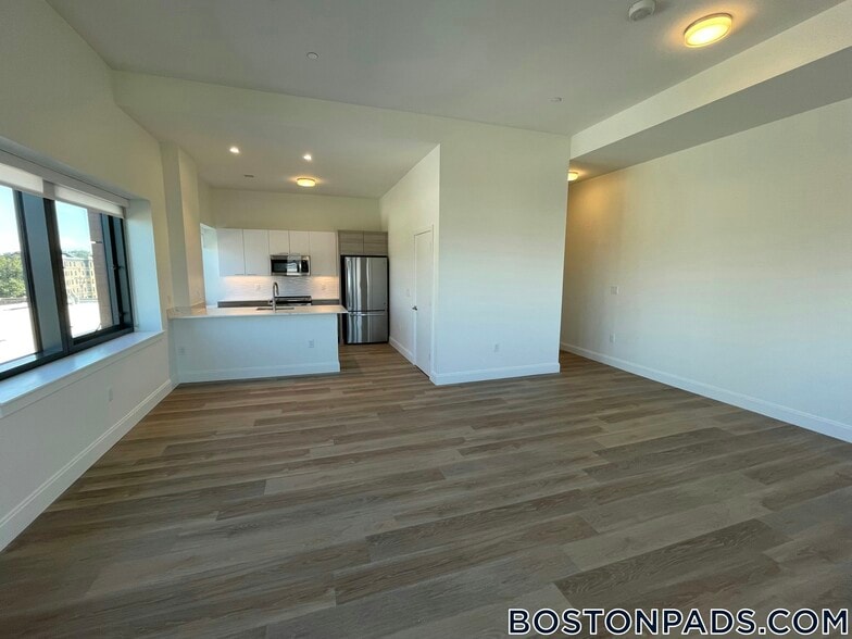 Building Photo - 1079 Commonwealth Ave