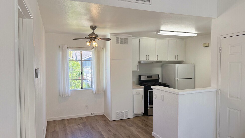 Building Photo - 8463 De Soto Ave