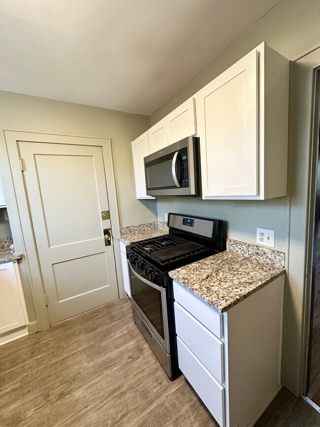 Building Photo - 24 W Tulane Rd