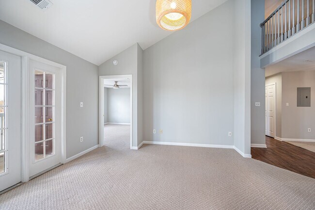 Building Photo - Midlothian Condo Available For Immediate Move In