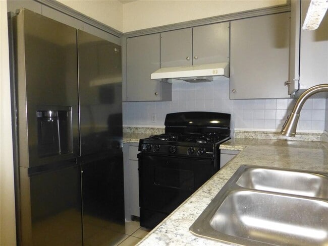 Building Photo - 1708 Raven Dr