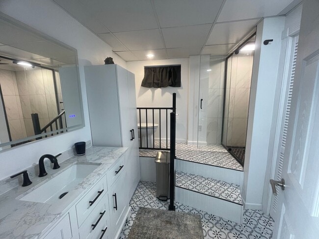 Building Photo - 3 bedroom 2 bathroom lake house for rent!