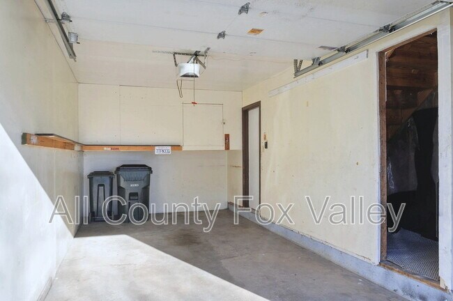 Building Photo - 2064 N Ginger Creek Dr