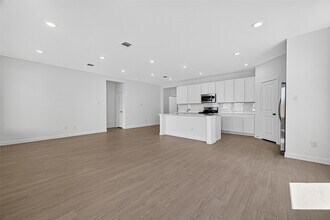Building Photo - 3028 Avenida Sonoma Dr