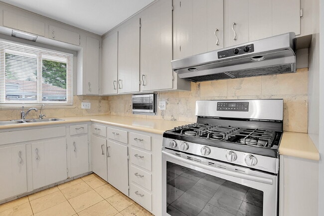 Building Photo - $3,000.00, 3 Bed, 3 Bath, Single Family Ho...