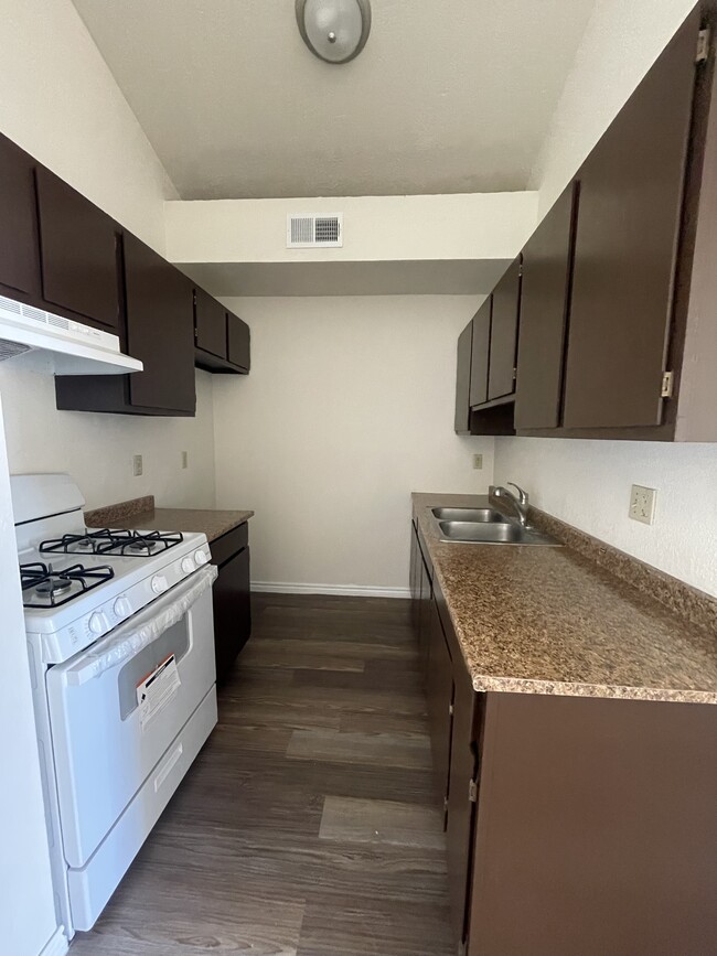 Building Photo - 851 Montera Rd