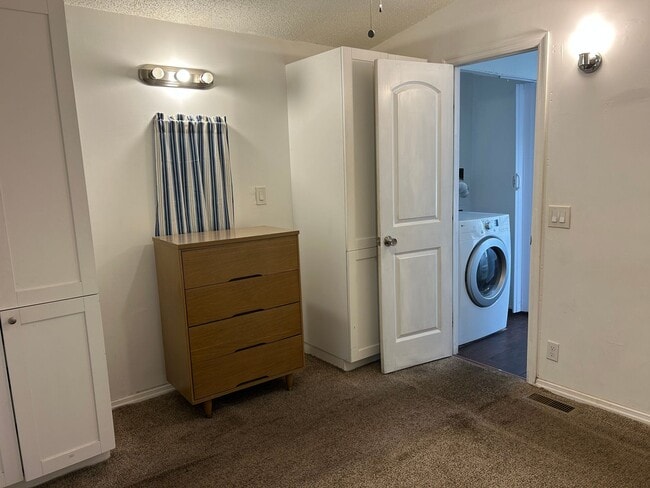 Building Photo - Mobile Home in Sarasota Lakes and Rv