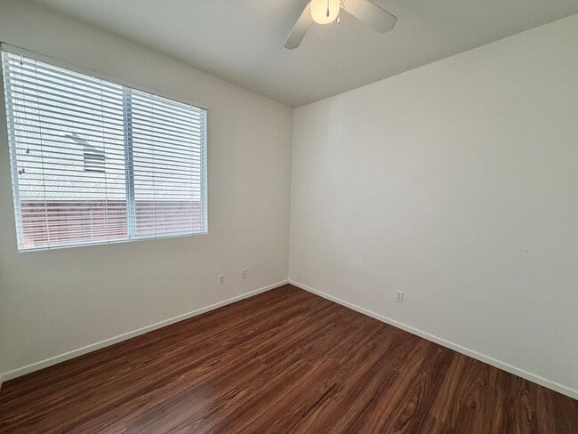 Building Photo - Spacious Oak Creek Cul-de-Sac Home with 5 Bedrooms & 3-Car Garage