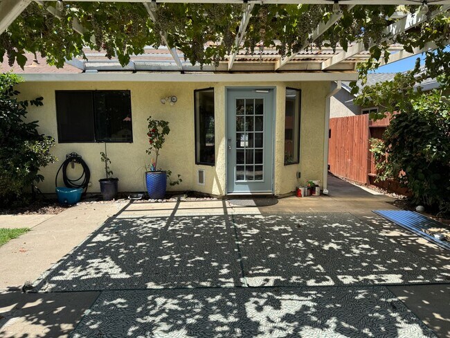 Building Photo - 2940 Candido Dr