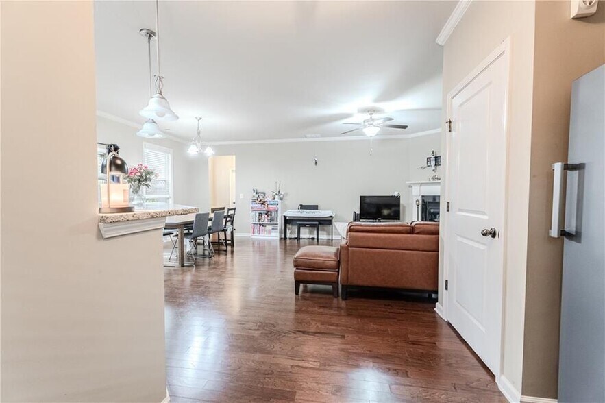 Building Photo - 801 Village Field Ct NW