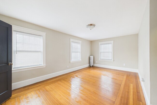 Building Photo - 263 Narragansett St