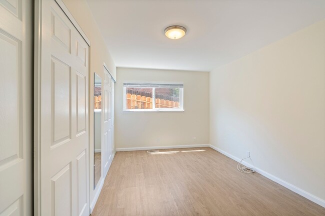 Building Photo - 5306 Bayview Ave