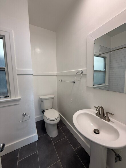Building Photo - 240 S Reeves Dr