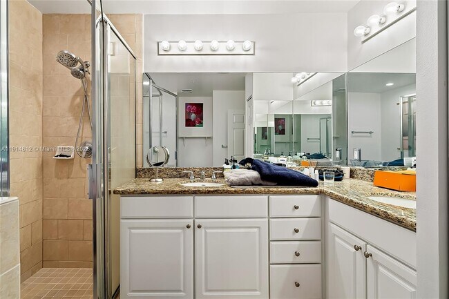 Building Photo - 3001 NE 185th St