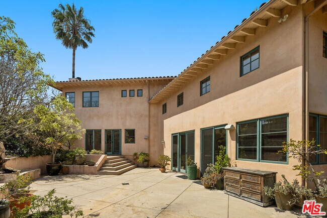 Building Photo - 16820 Sunset Blvd