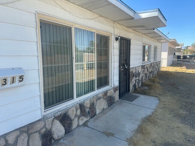 Building Photo - NLV!! Single Story!! 3 Bedrooms!! Carport!!! Big Lot!! Patio In Back yard!! No Carpet!! Vinyl Pla...