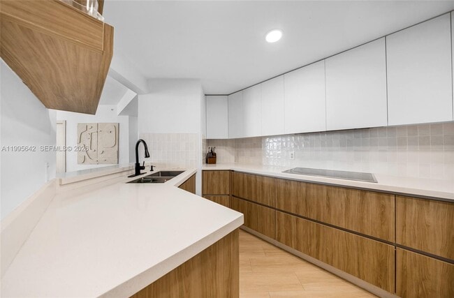 Building Photo - 701 Brickell Key Blvd