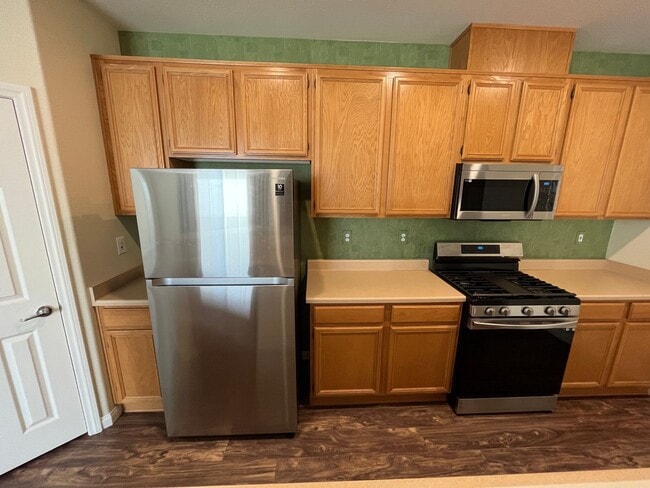 Building Photo - 2 BED / 2 BA - ALL APPLIANCES - COMMUNITY ...