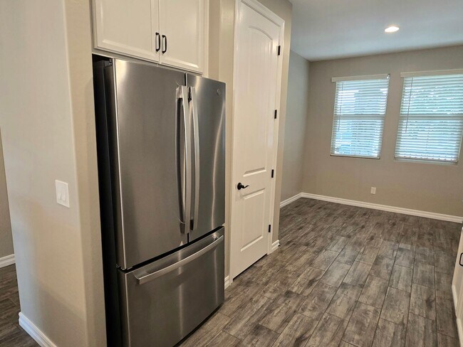 Building Photo - UPGRADED LIKE-NEW 3-BEDROOM WITH COMMUNITY POOL