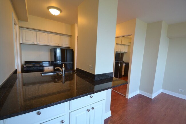 Building Photo - 4180 N Marine Dr