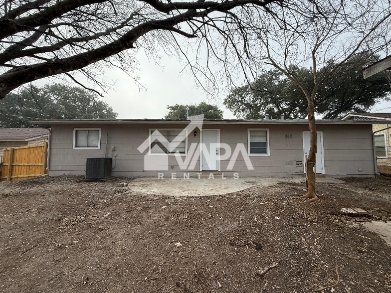 Building Photo - 7131 Rolling Hills Ln