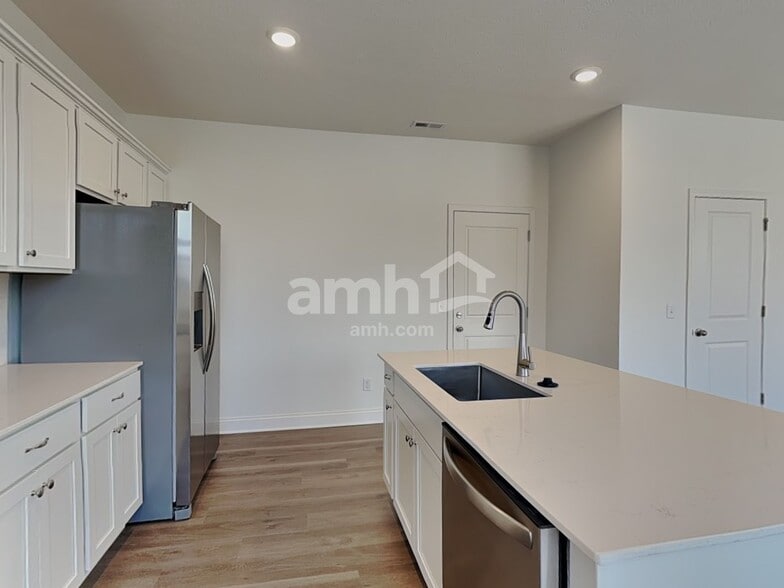 Building Photo - 212 Deanscroft Dr