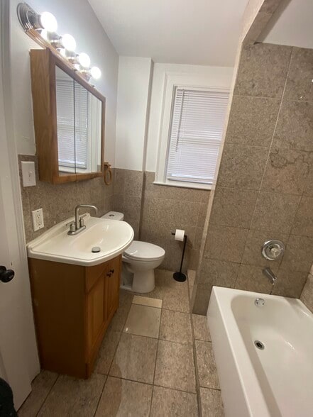 Building Photo - 89 North Dr