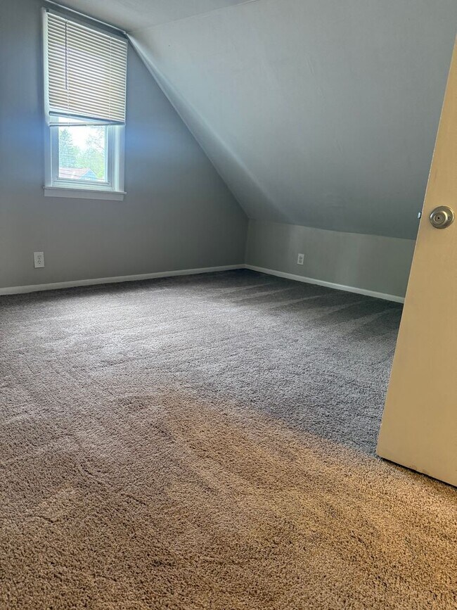 Building Photo - SPECIAL OFFER ! Sign lease by Monday 5/11/26 and  get  1/2 Off First Month rent!
