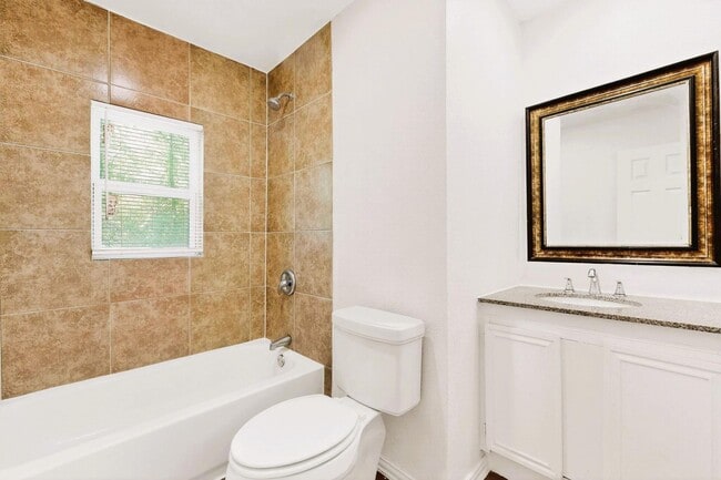 Building Photo - Beautifully Updated 3-Bed, 2-Bath Home in Quiet Greenville Neighborhood