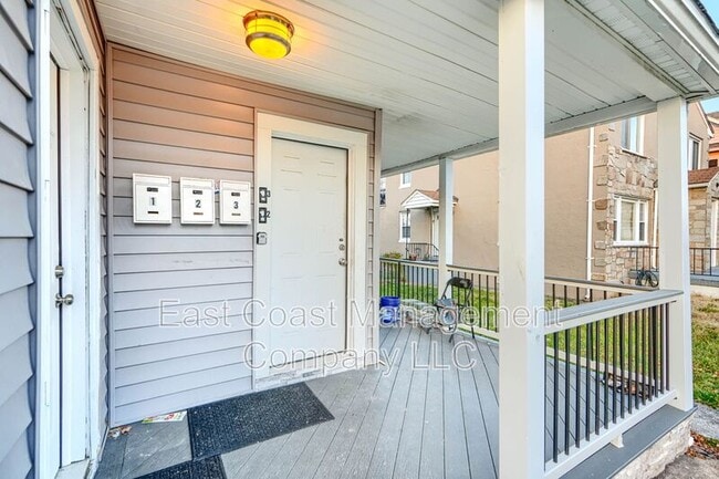 Building Photo - 4012 Fernhill Ave