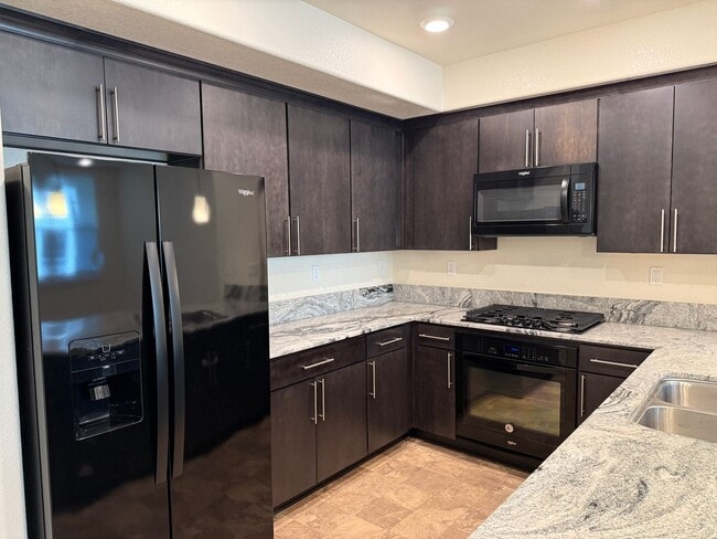 Building Photo - Executive Milpitas Townhome