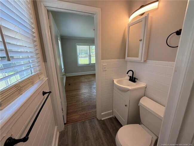 Primary Photo - 907 Evans Dr